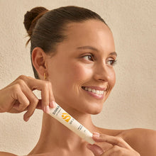 Load image into Gallery viewer, SIMKA Lip Therapy SPF 15 - Alexia Makeup • Hair • Beauty
